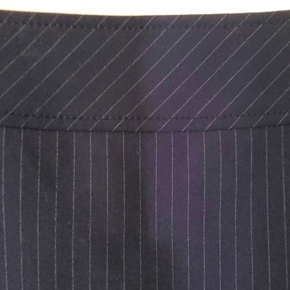 Tahari Arthur S. Levine Black Pin Stripe Skirt Size 4 - Picture 2 of 5